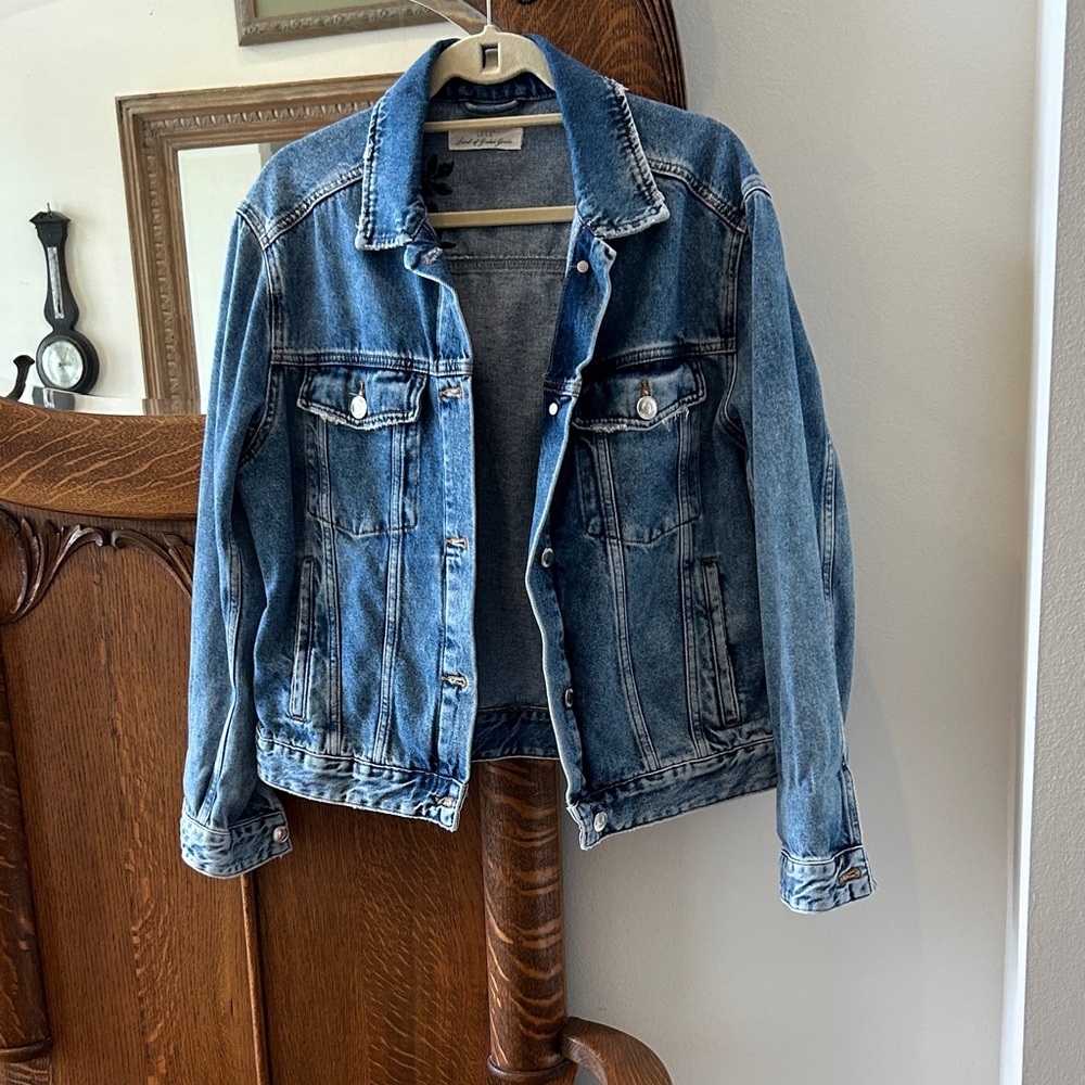 H&M logg denim embroidered jacket. Length 23” Width 20”